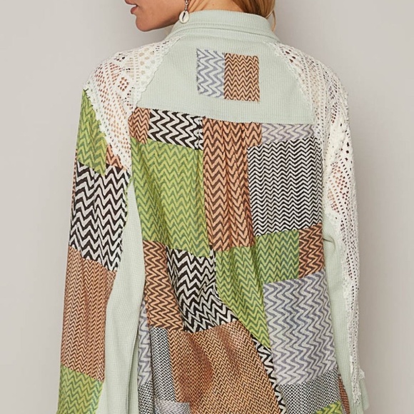 💕HP💕 POL Color Block Crochet Long Sleeve Shirt - Picture 6 of 7